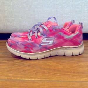 ✨Brand NWOT Girls Skechers ✨